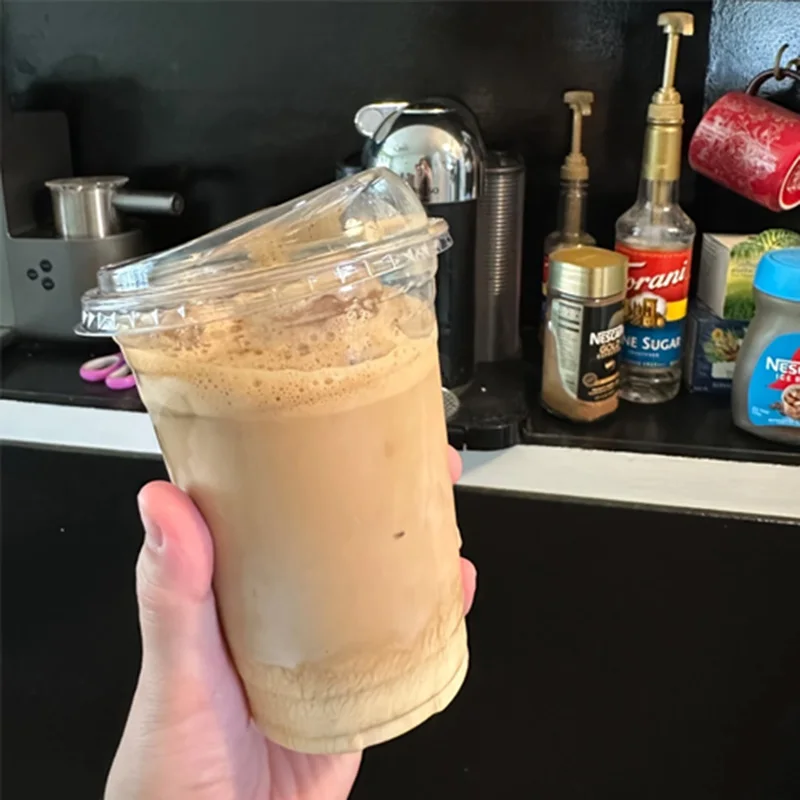 Disposable coffee cups for cafes